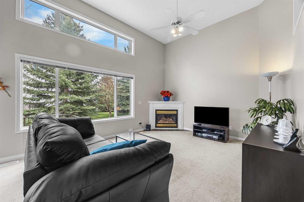 33 Country Hills Cove NW photo 2