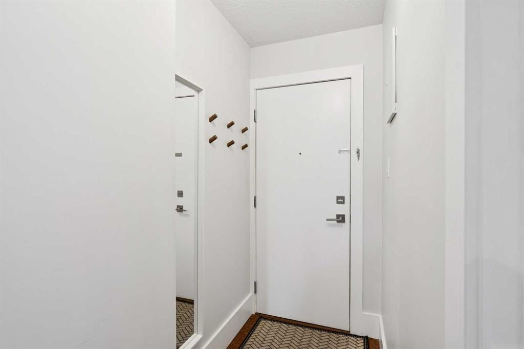 1603 26 Avenue SW #203 photo 2
