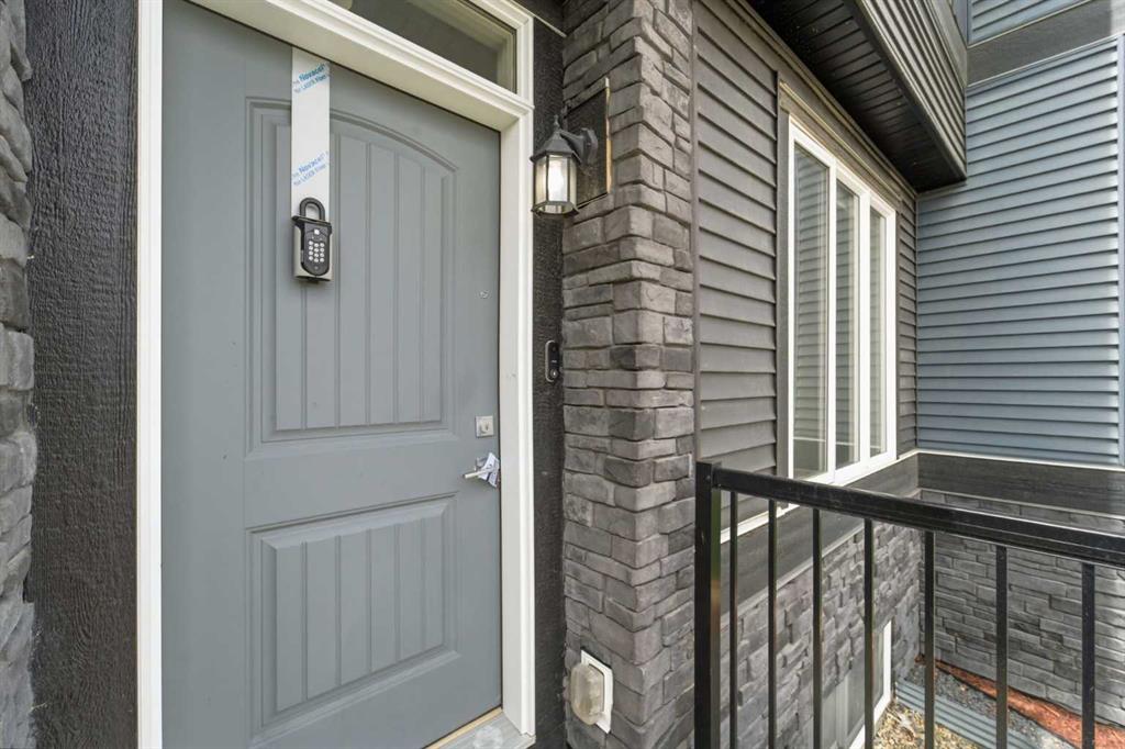 21 Corner Glen Row NE photo 2