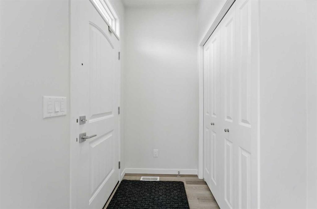 21 Corner Glen Row NE photo 4