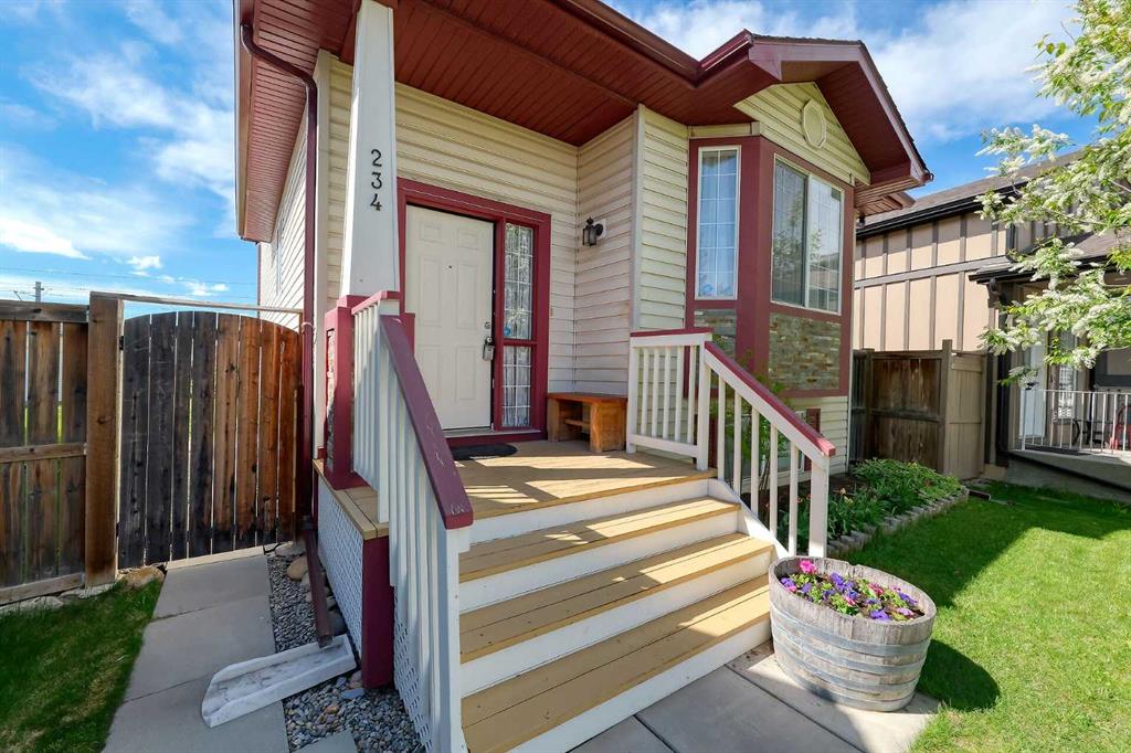 234 Martinvalley Mews NE photo 2