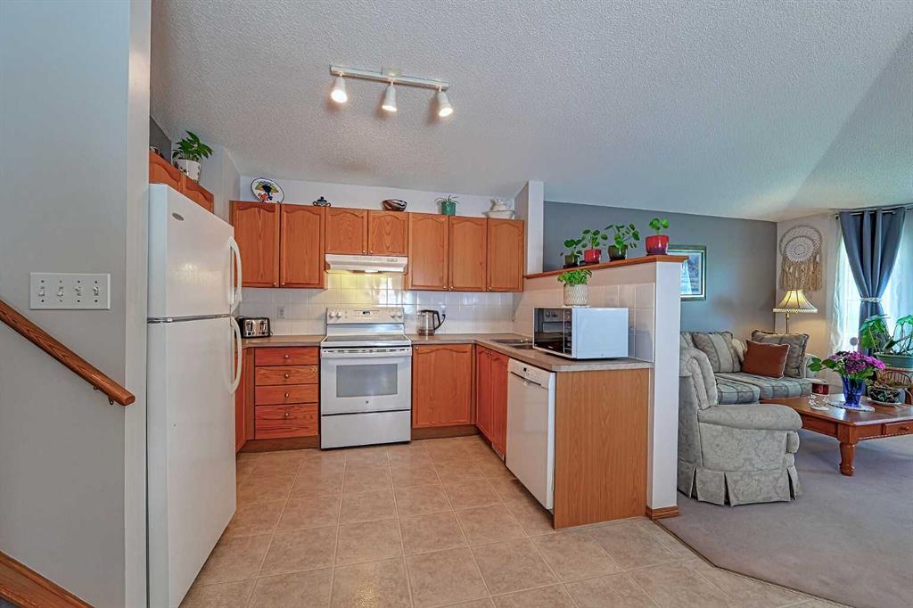 234 Martinvalley Mews NE photo 3