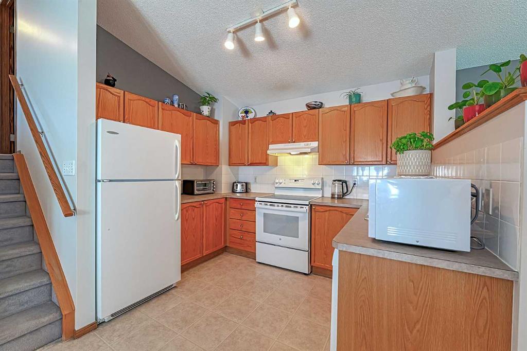 234 Martinvalley Mews NE photo 4