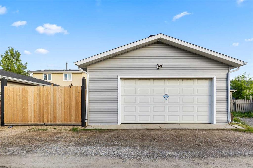 216 Castleridge Drive NE photo 4