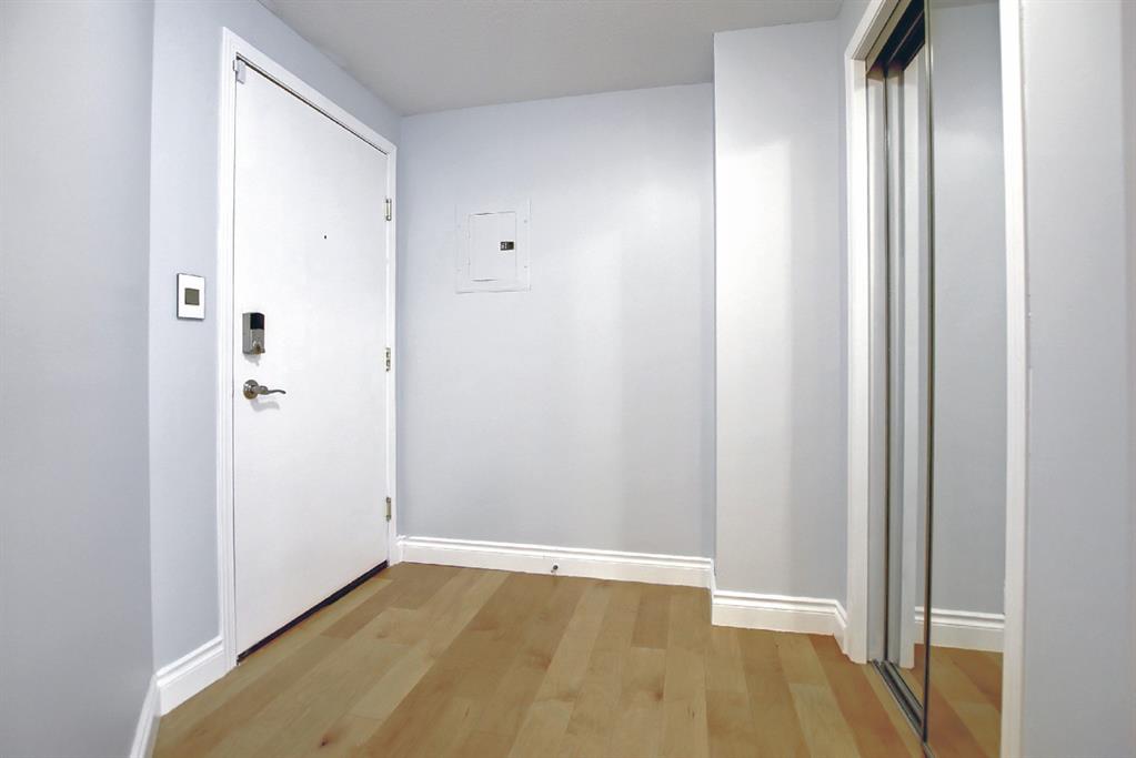 683 10 Street SW #1705 photo 3