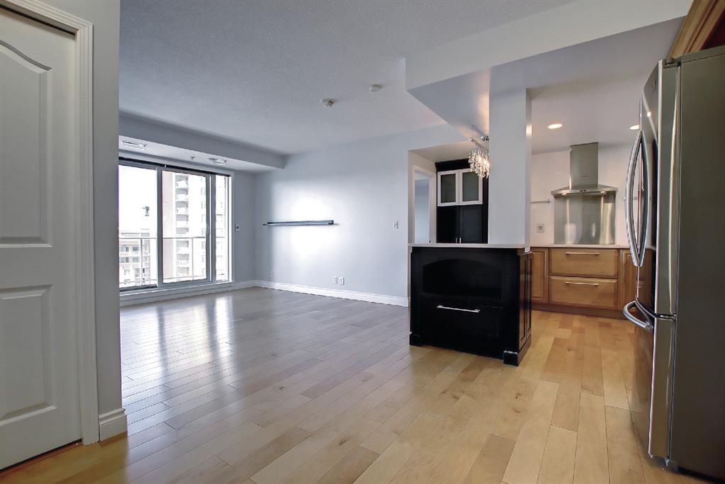 683 10 Street SW #1705 photo 4