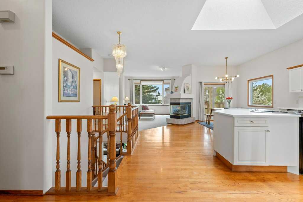 125 Woodpark Close SW photo 2