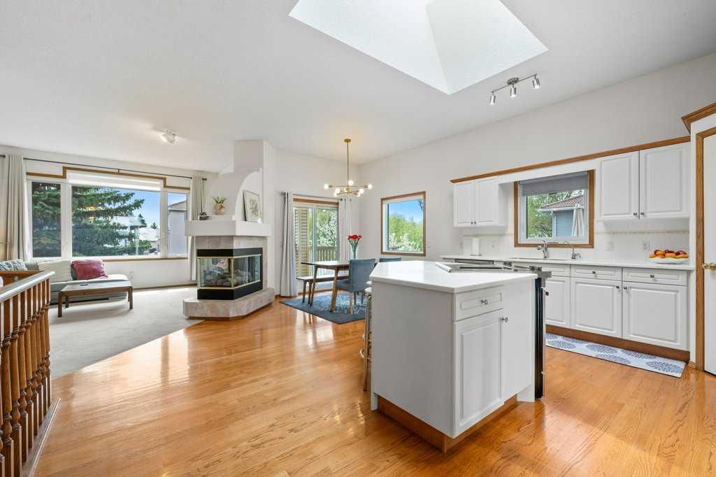 125 Woodpark Close SW photo 3