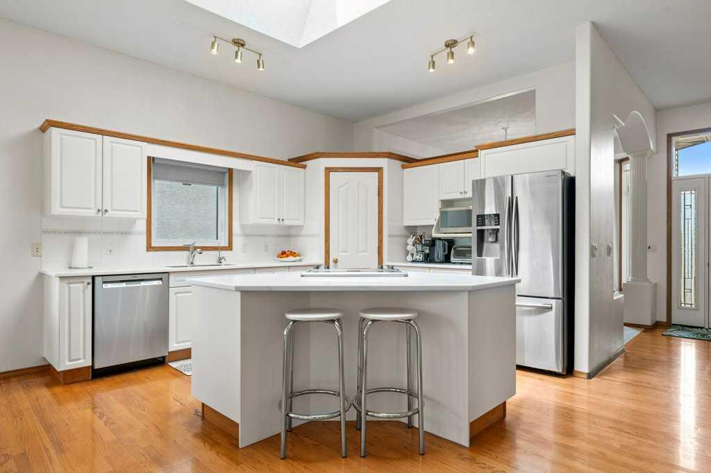 125 Woodpark Close SW photo 4