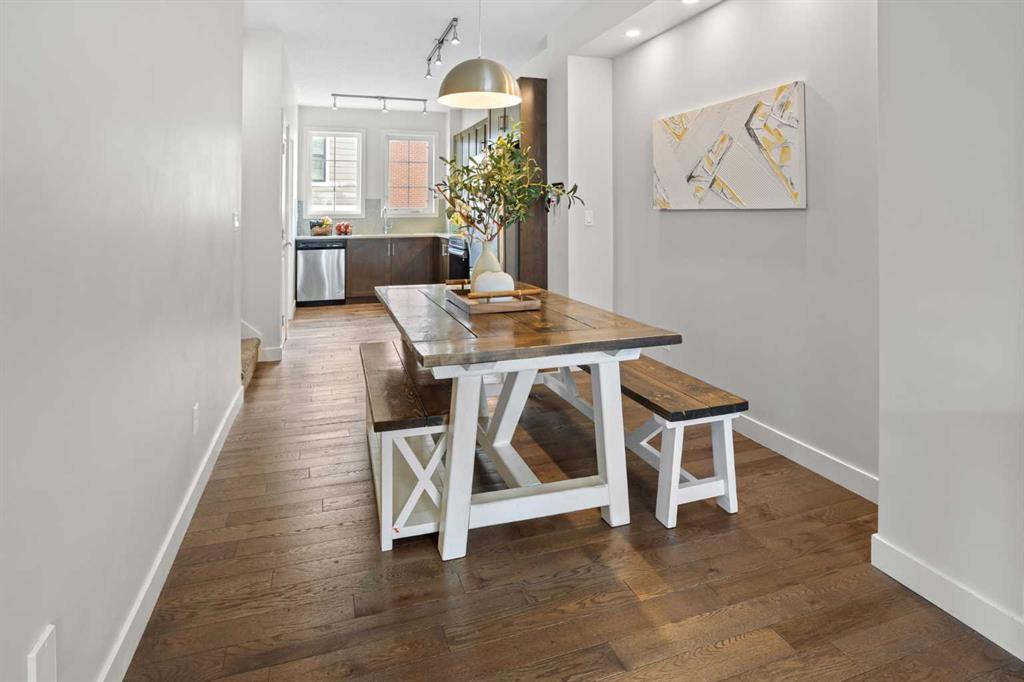 8 Sherwood Row NW photo 4