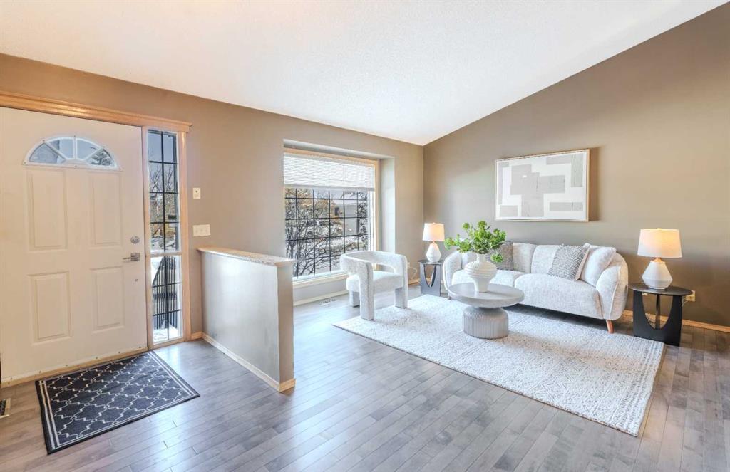 135 Canterbury Court SW photo 2