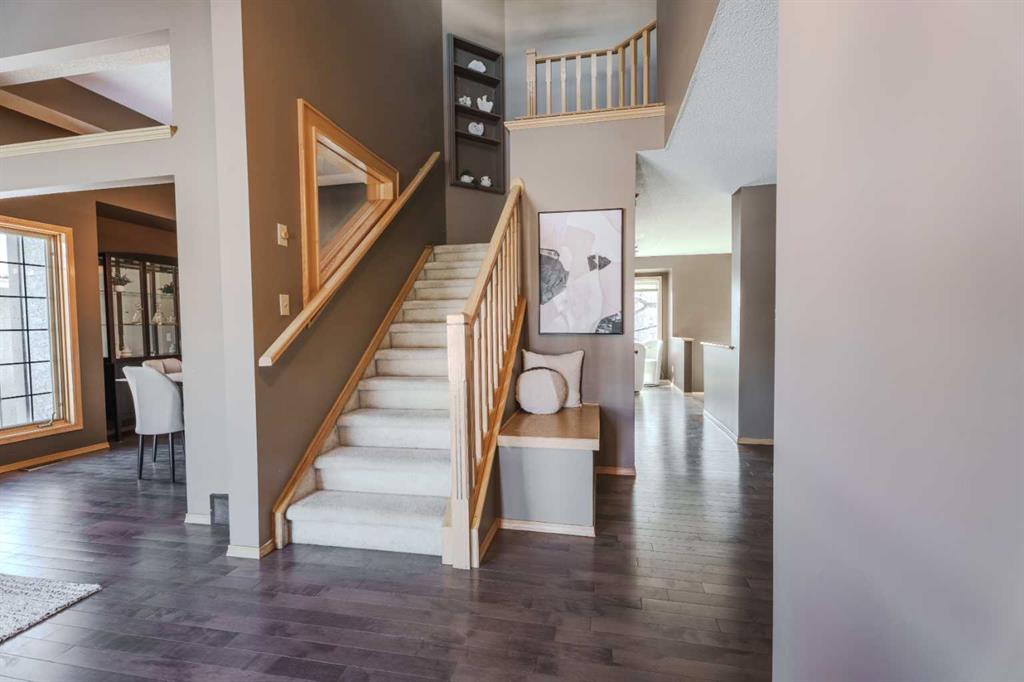 135 Canterbury Court SW photo 5