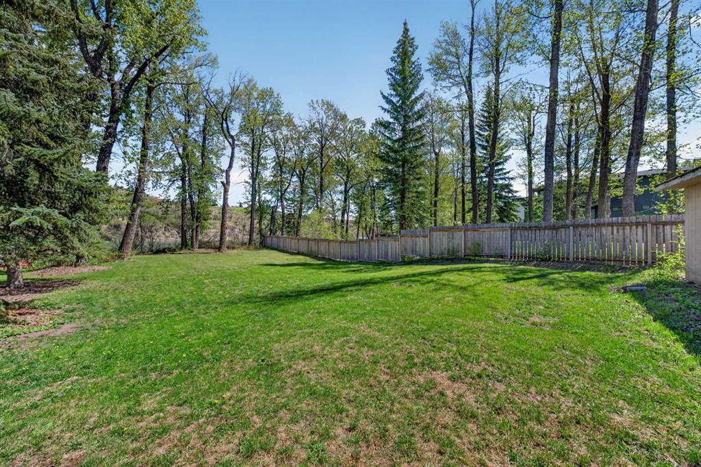 7136 Bow Crescent NW photo 5