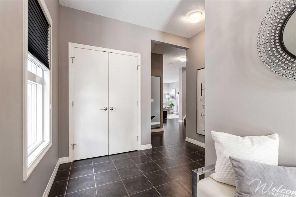 33 Evansglen Drive NW photo 3