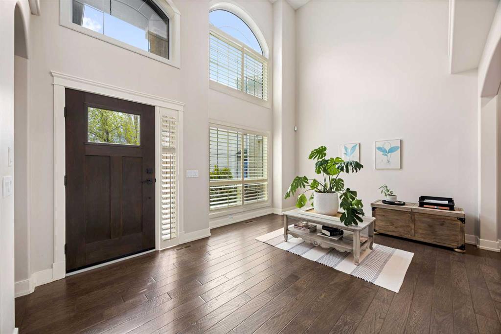 22 Strathridge Court SW photo 4