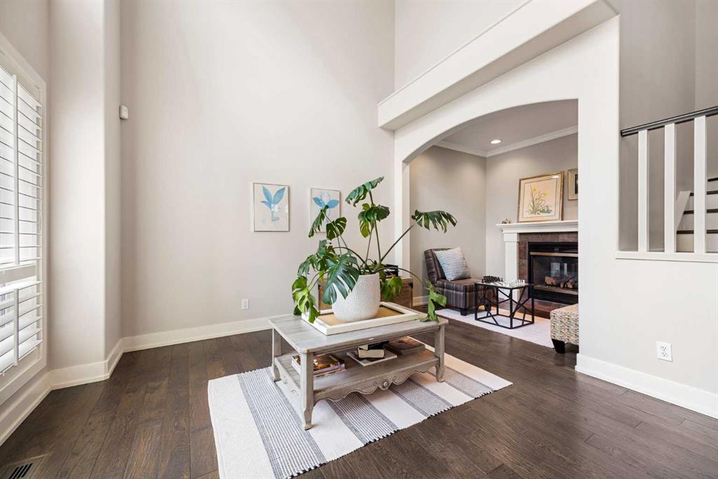 22 Strathridge Court SW photo 5