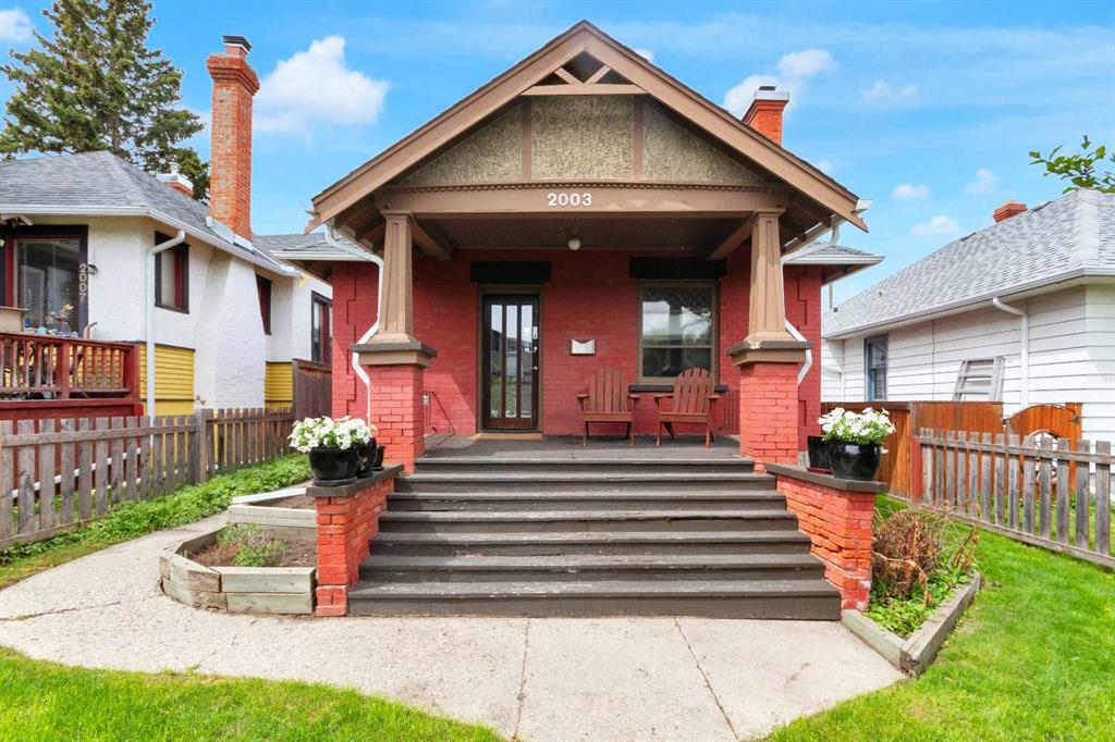 2003 26a Street SW photo 2