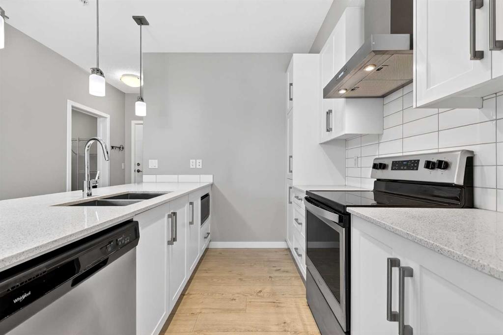 122 Mahogany Centre SE #403 photo 5