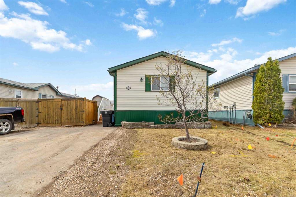 240 Mckinlay Crescent photo 2