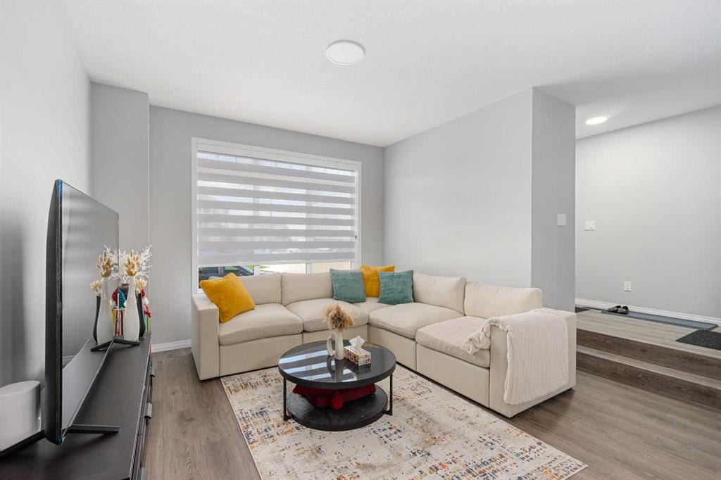 56 Belmont Green SW photo 2