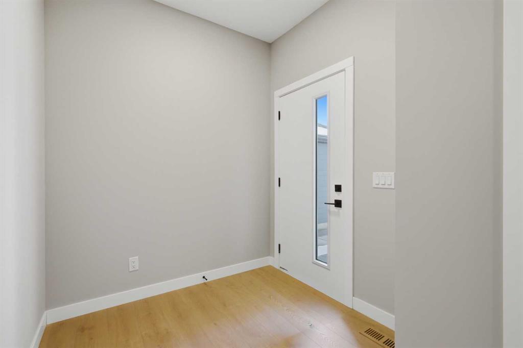 139 Belvedere Crescent SE photo 2