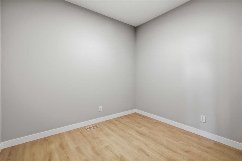139 Belvedere Crescent SE photo 3
