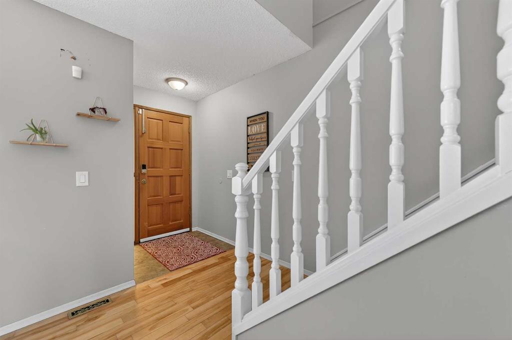 103 Macewan Drive NW photo 4