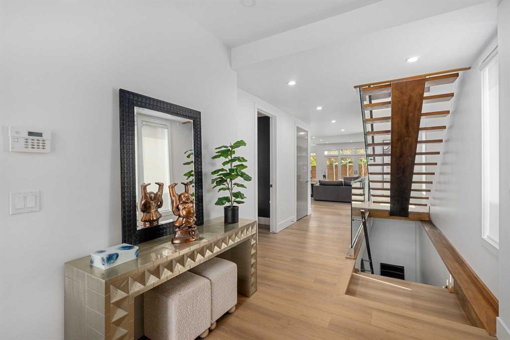 2620 14A Street SW photo 3