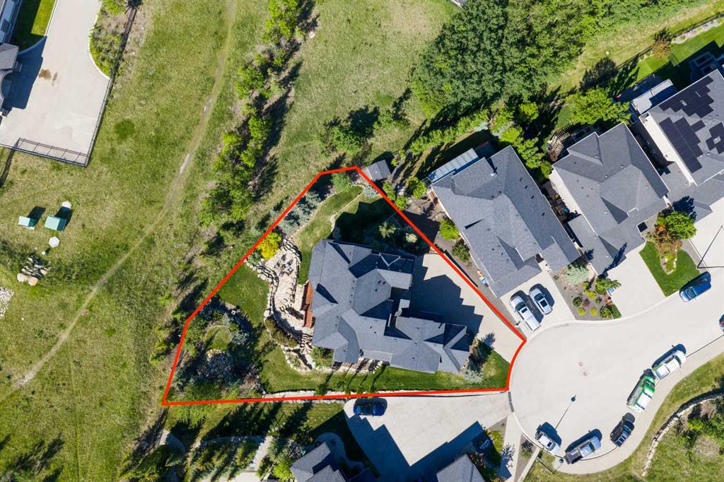 250 CRESTRIDGE Place SW photo 3