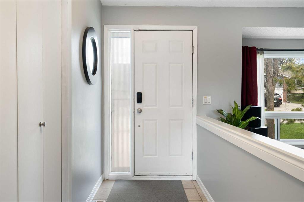 8 Hawkwood Place NW photo 2