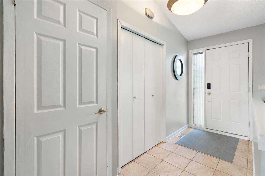 8 Hawkwood Place NW photo 3