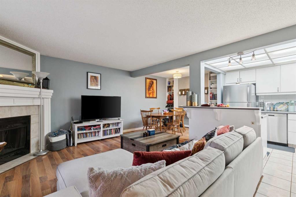145 Cedar Springs Gardens SW photo 3