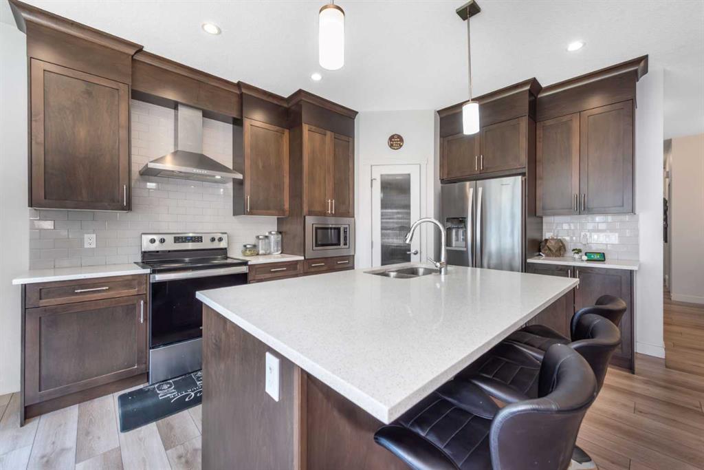 32 Saddlestone Way NE photo 3