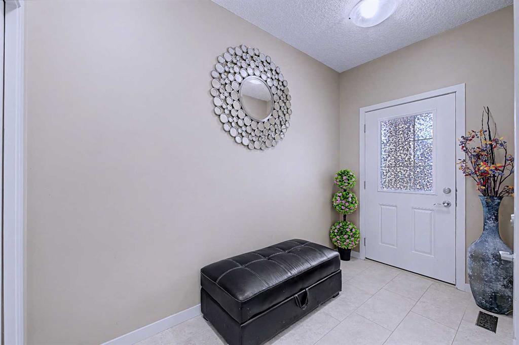 80 Chaparral Valley Crescent SE photo 2