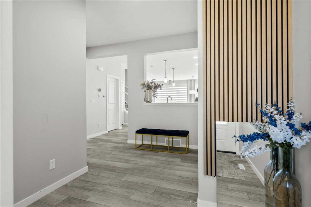 243 Silver Spruce Grove SW photo 4