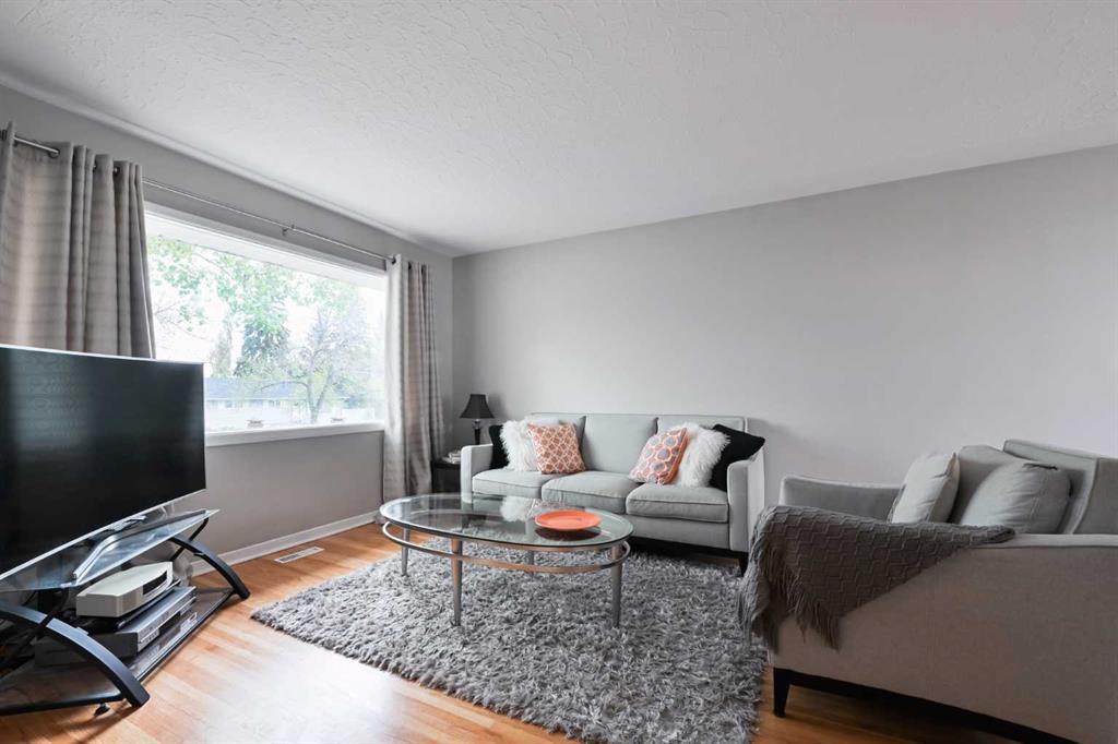 4027 19 Street NW photo 5