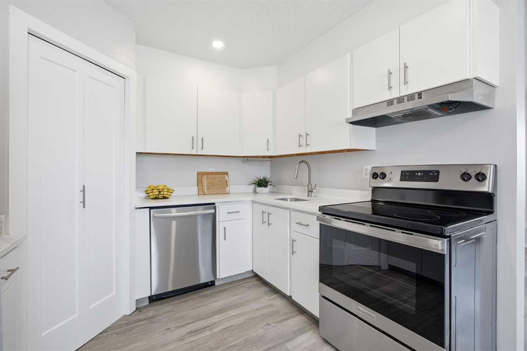 3809 45 Street SW #17 photo 2