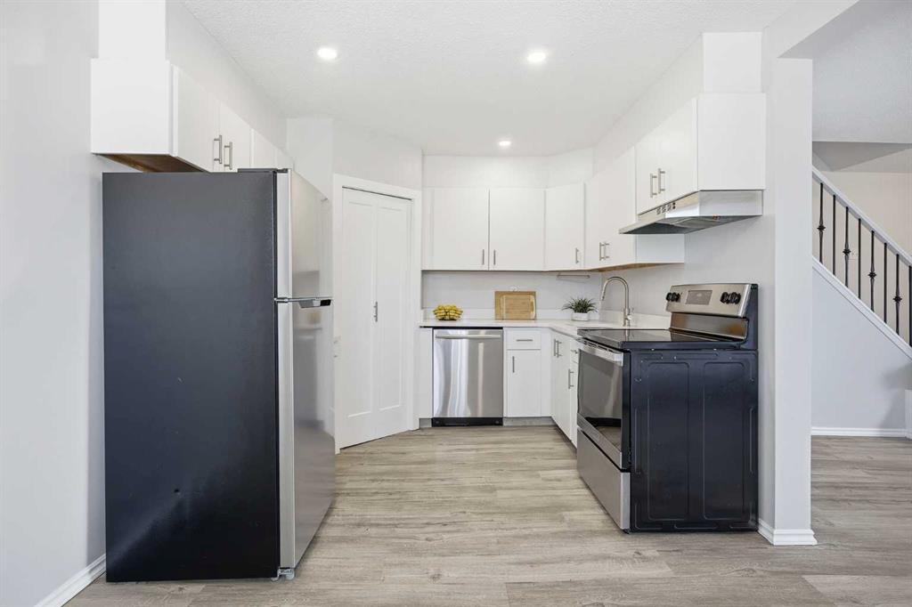3809 45 Street SW #17 photo 3