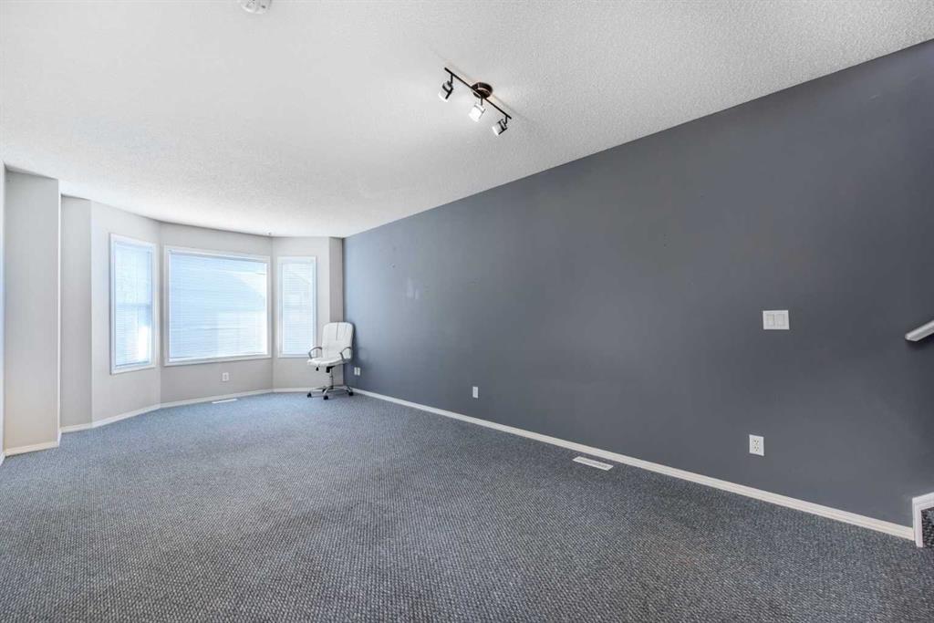 171 Saddlemead Green NE photo 5