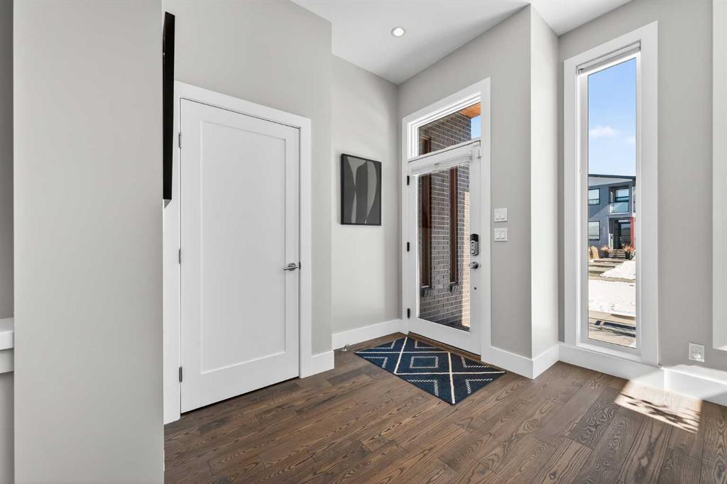 4905 21 Street SW photo 3