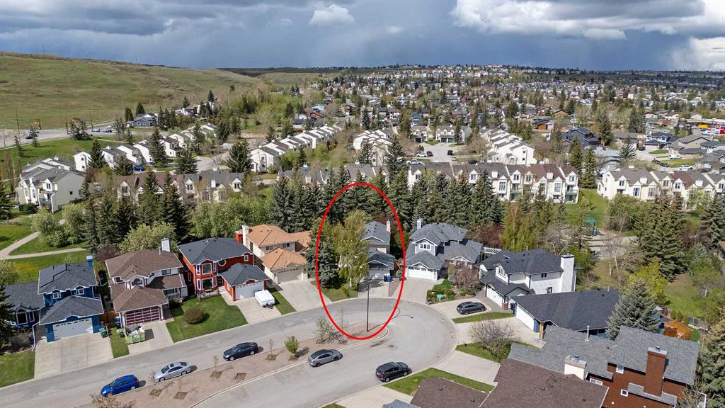 345 Sandringham Court NW photo 3