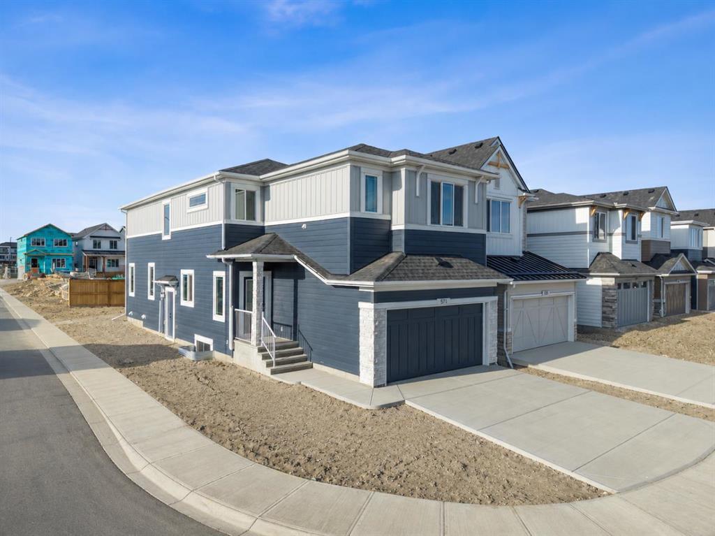 571 Buffaloberry Manor SE photo 2