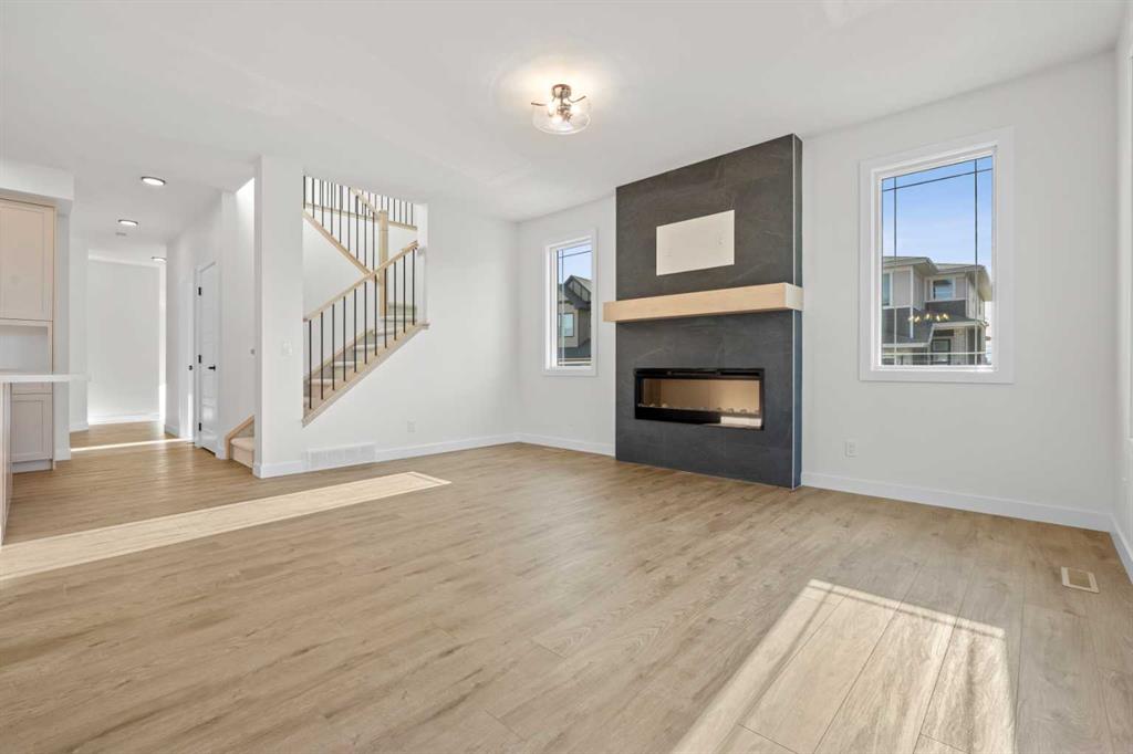 571 Buffaloberry Manor SE photo 5