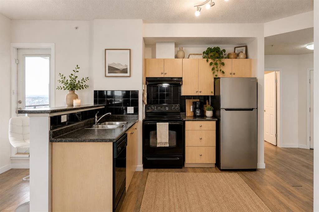 1053 10 Street SW #1615 photo 5