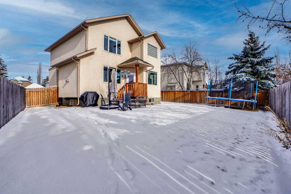 6 Strathridge Way SW photo 3