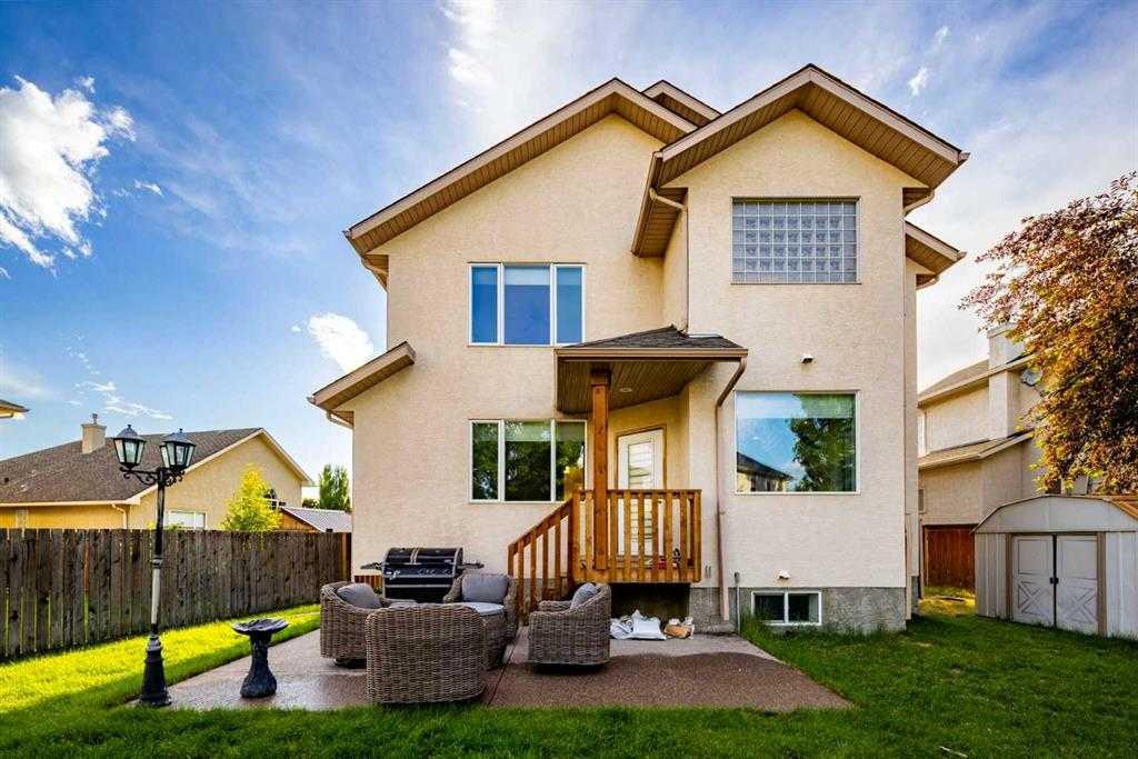 6 Strathridge Way SW photo 5
