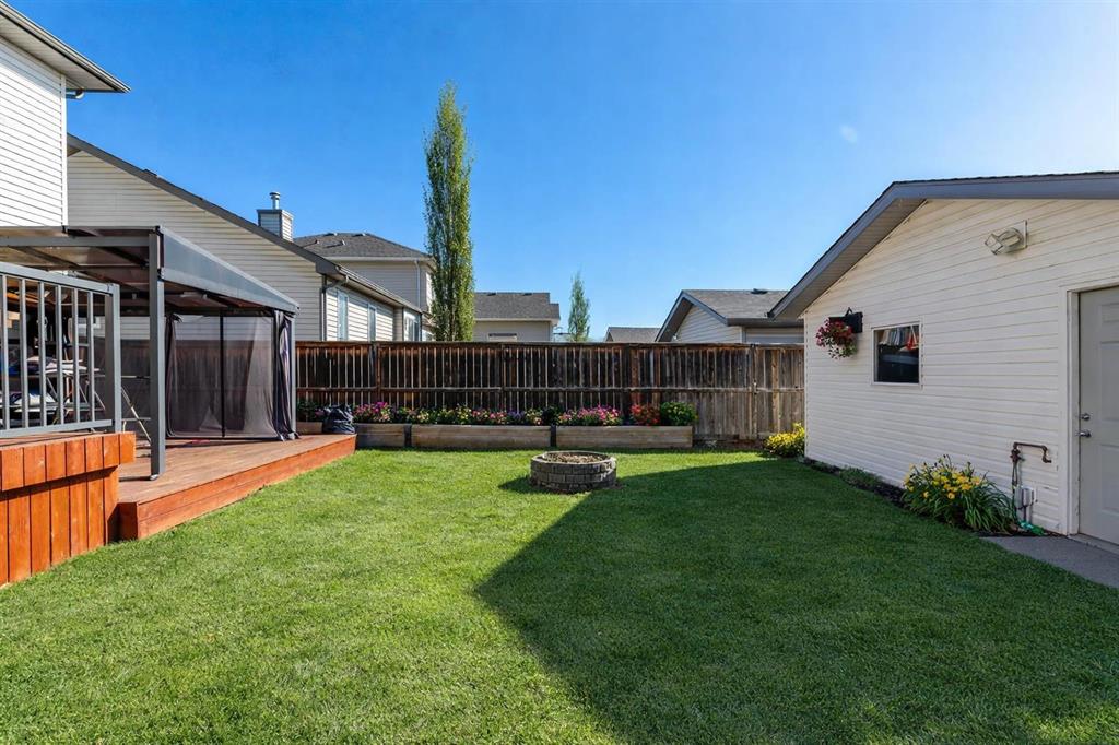 83 Luxstone Crescent SW photo 2