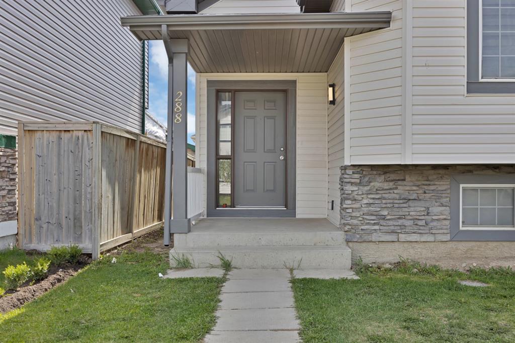 288 Saddlemead Road NE photo 2
