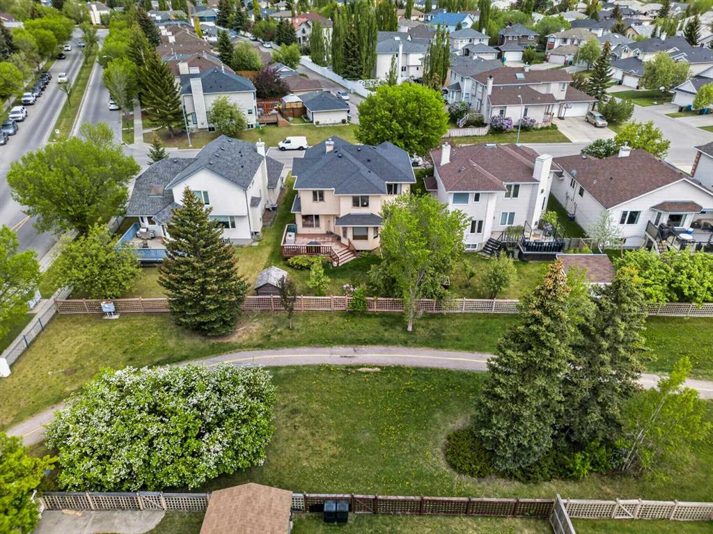 148 Sierra Madre Crescent SW photo 3