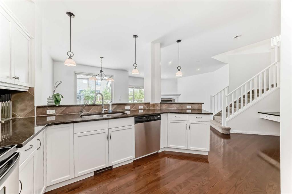 27 Aspen Hills Close SW photo 4